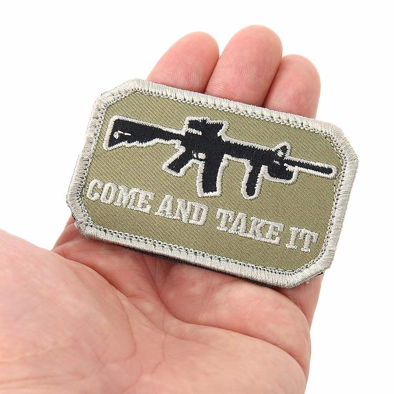 شارة بعبارة Come and Take It