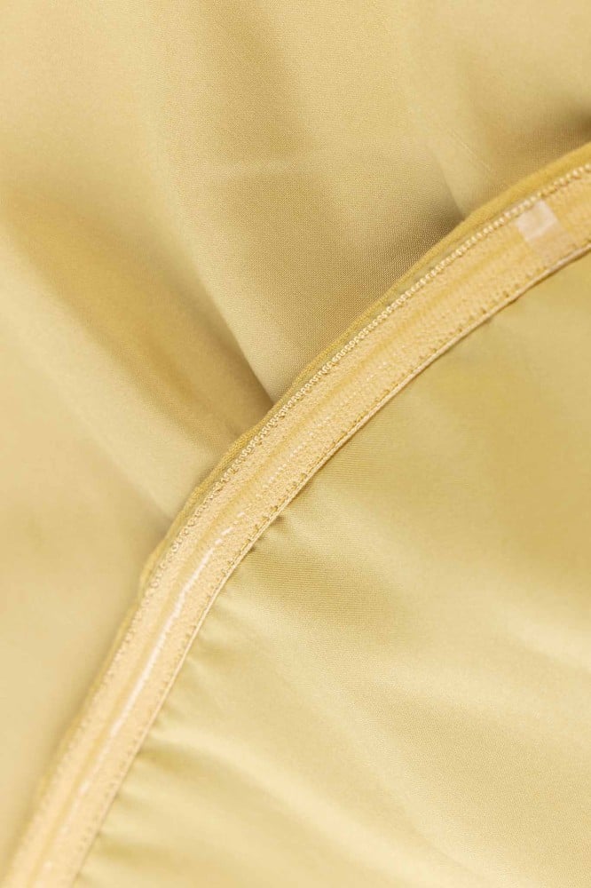 فستان أصفر زاهي