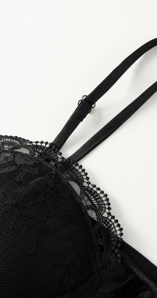 بلوزة دانتل سوداء