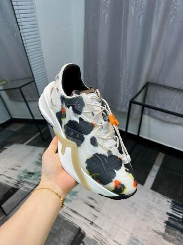 حذاء Fendi Flow للجنسين