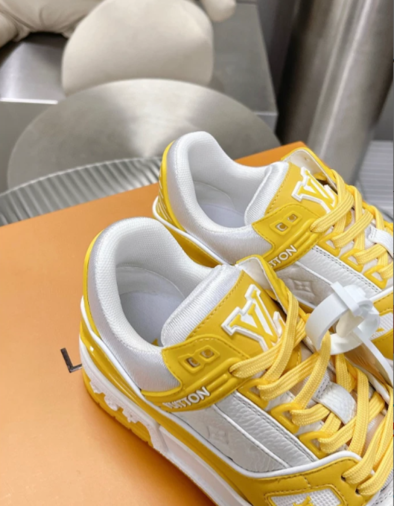 LOUIS VUITTON White and Yellow Sneakers LSVT377