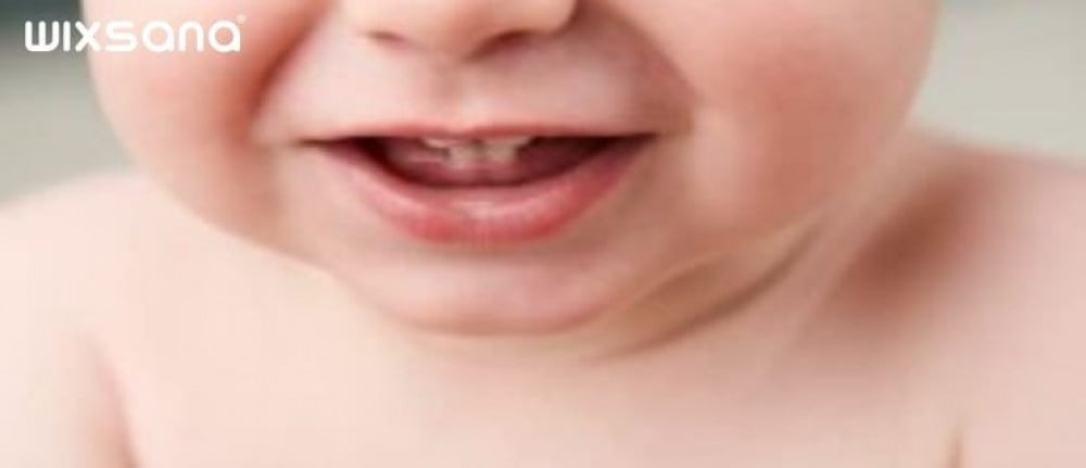 متى تطلع أسنان الطفل وما هي أسباب تأخرها