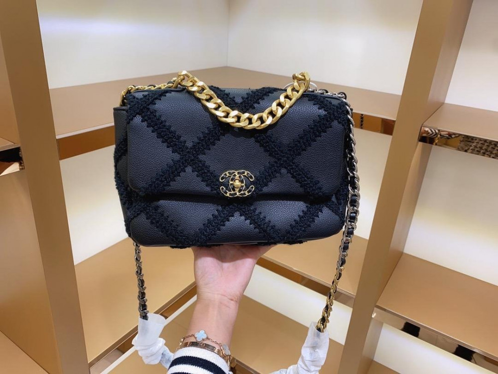 Chanel discount 19 canvas