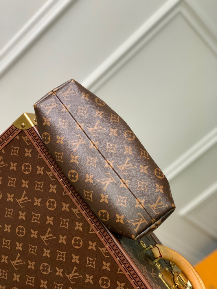 Louis Vuitton Monogram Clutch