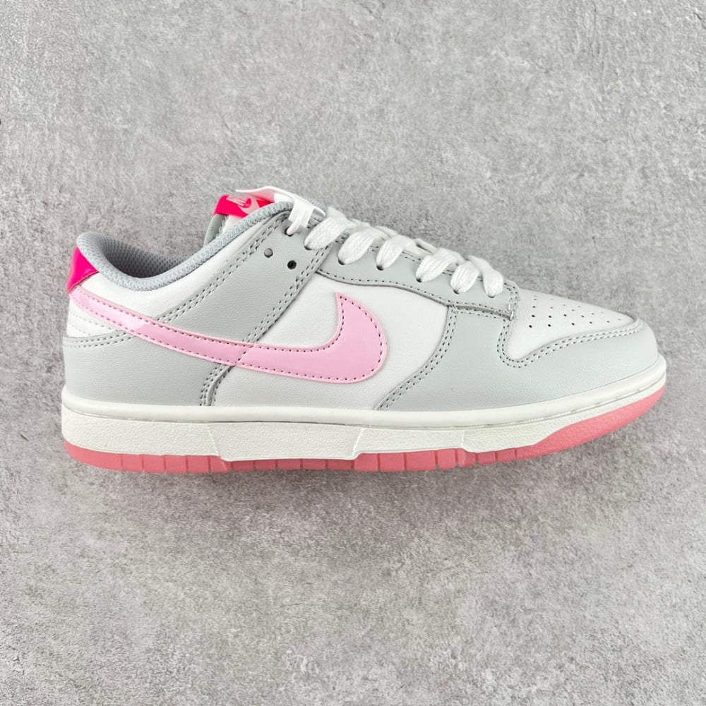 ‏Nike Dunk Low
