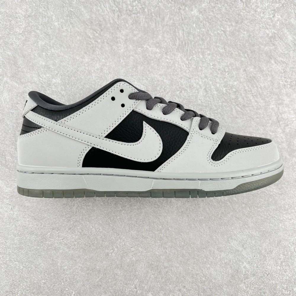 ‏Nike Dunk Low