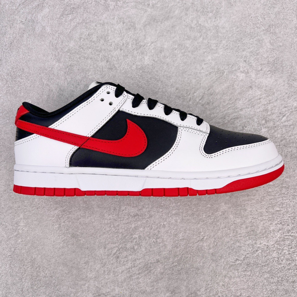 ‏Nike Dunk Low