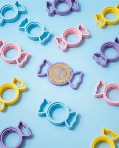 حامل الريال بتصميم حلاوة العيد