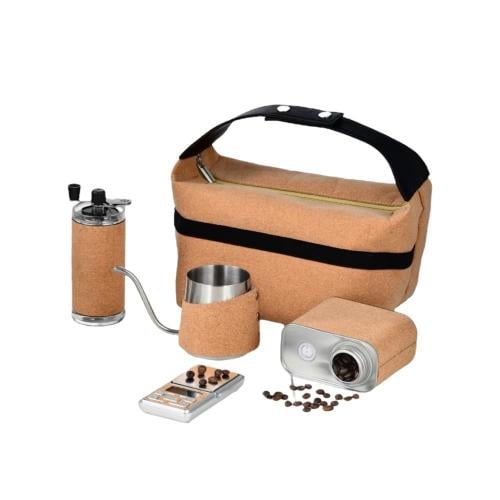 حقيبة القهوة المختصة  هي مجموعة أدوات لتحضير القهوة 7 في 1