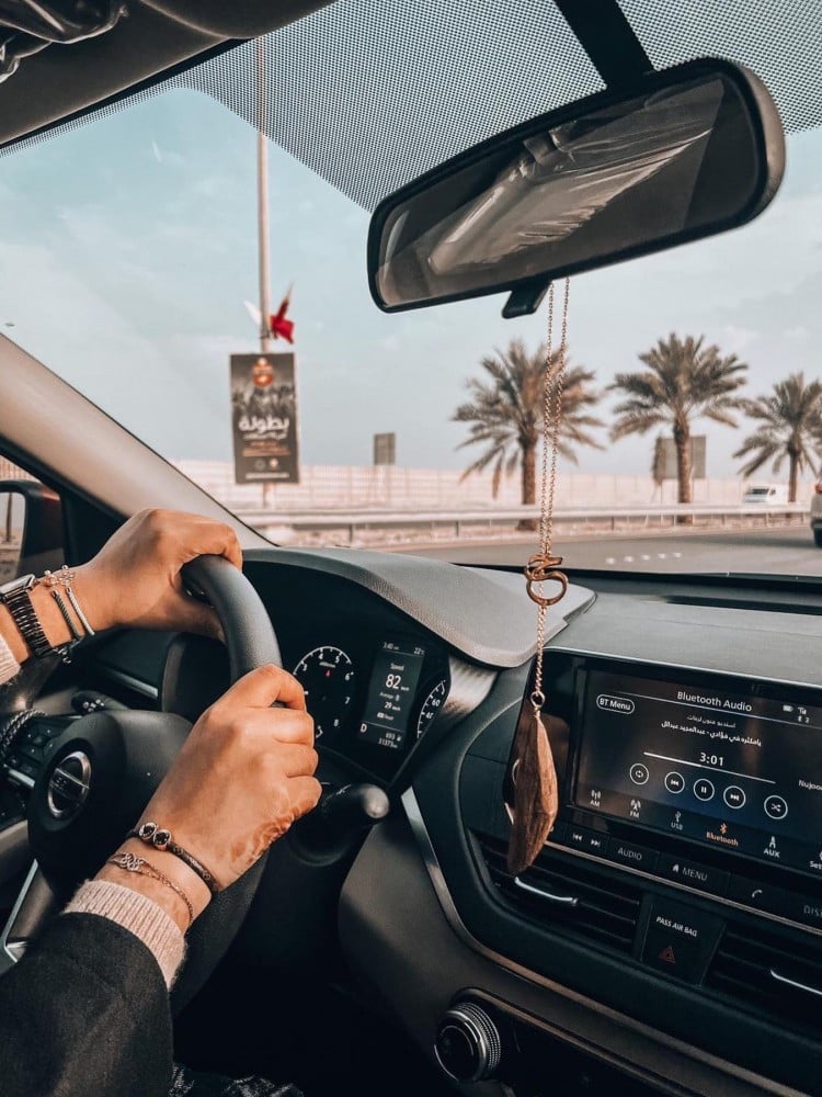 تعليقة كسرة عود للسيارة بالاسم