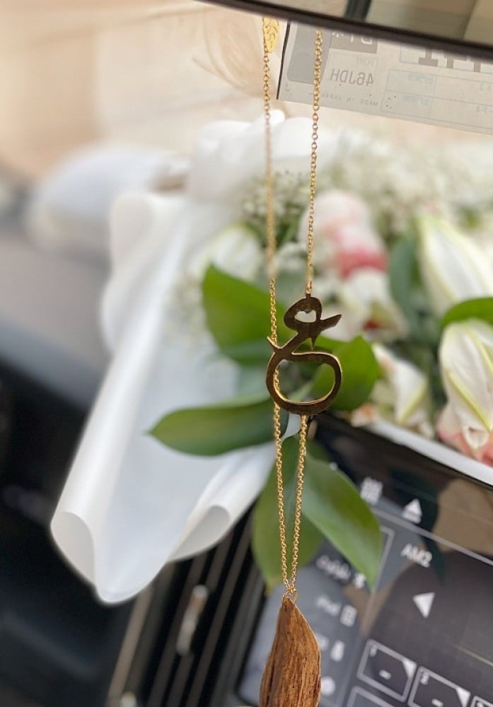 تعليقة كسرة عود للسيارة بالاسم