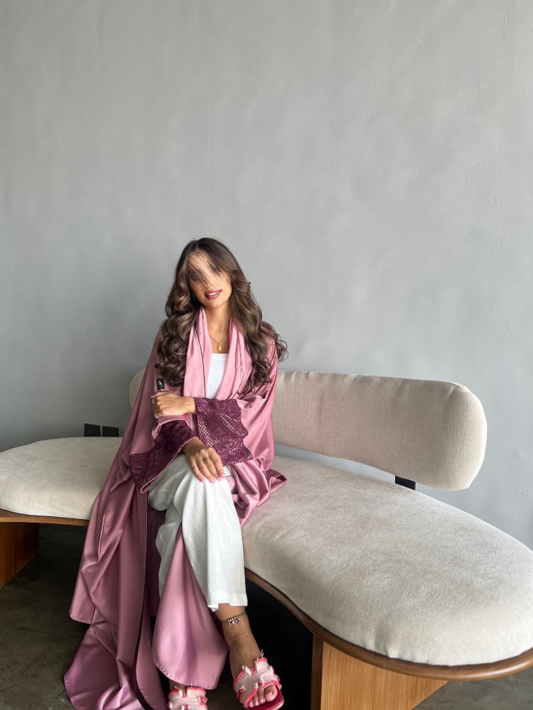 كريب حرير بينك من الأكمام لمعة عنابي قصة فراشة + طرحة بينك