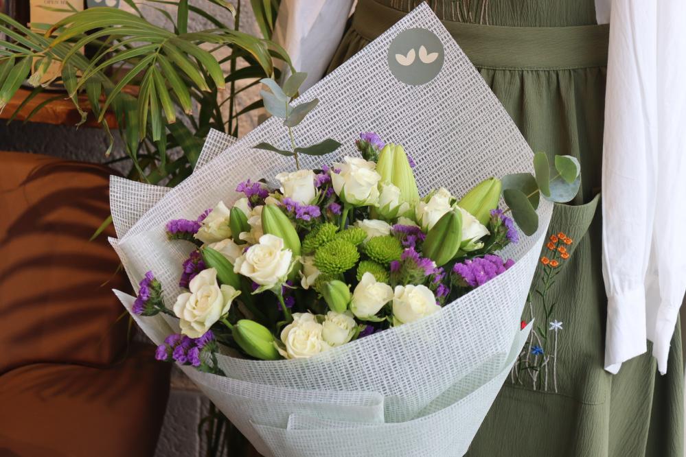 بوكيه الليليوم الأبيض