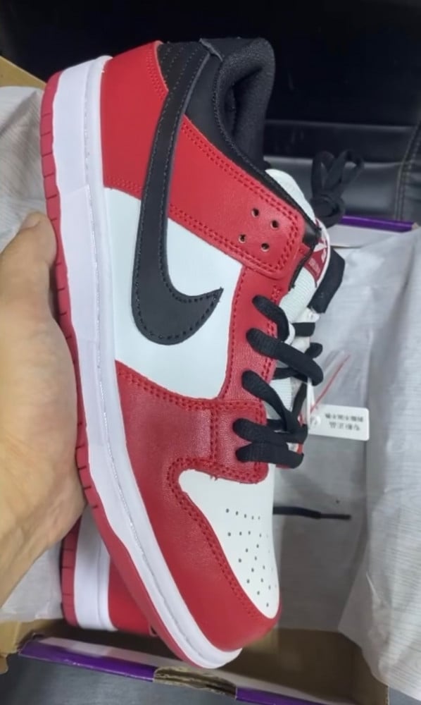 Nike SB Dunk Low Chicago
