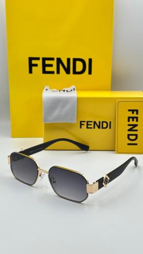 نظاره FENDI اسود اطراف ذهبي