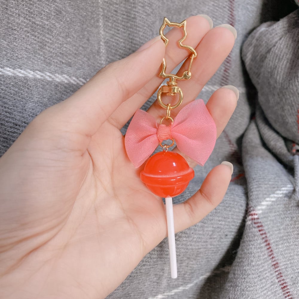 ميدالية مفاتيح بشكل lollipop- احمر باستيل