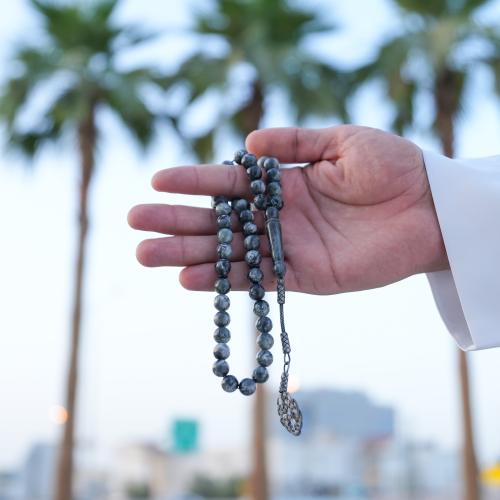 سبحة يُمناك رمادي فضه