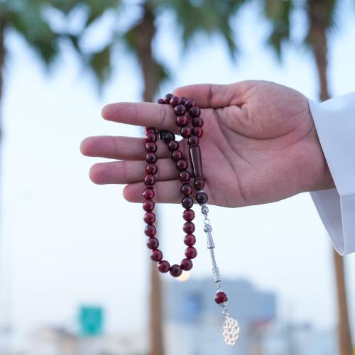 سبحة يُمناك عنابي مع احمر
