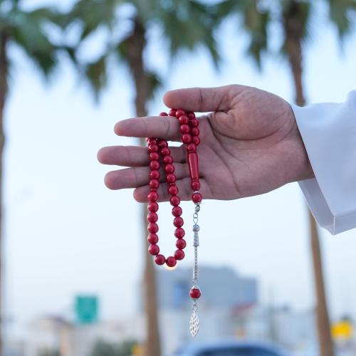 سبحة يُمناك