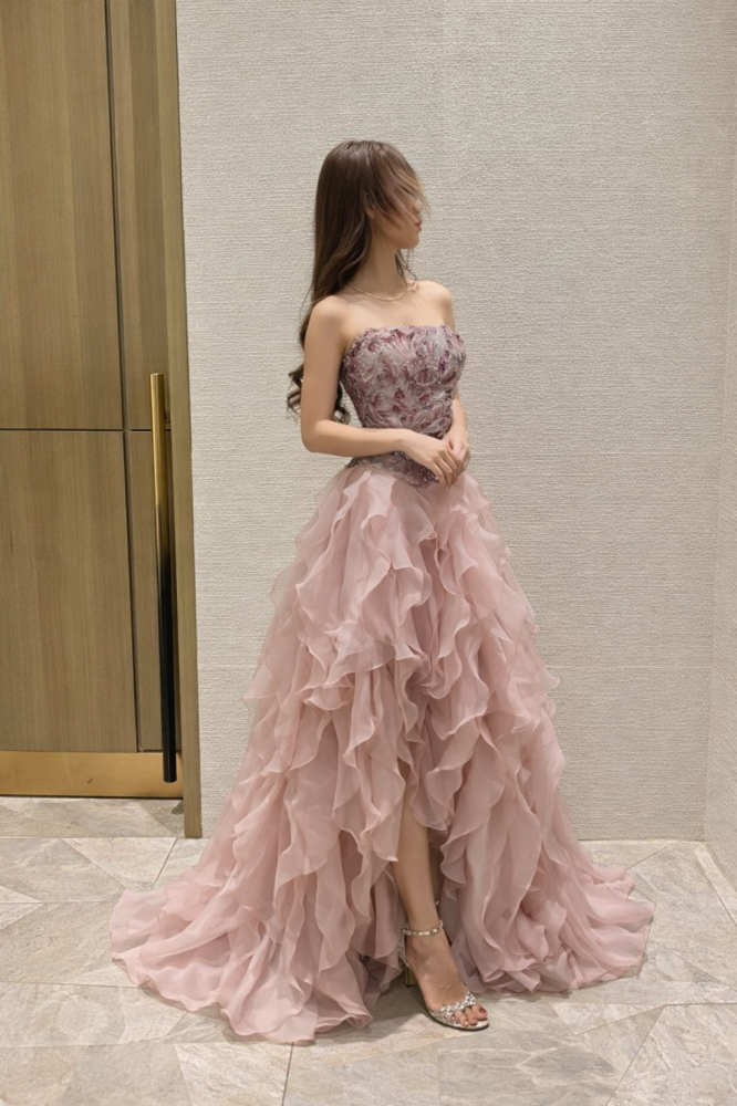 دليلك لاختيار فستان السهرة المثالي لعام 2026: كيف تبدين كالأميرة في كل حفل؟"