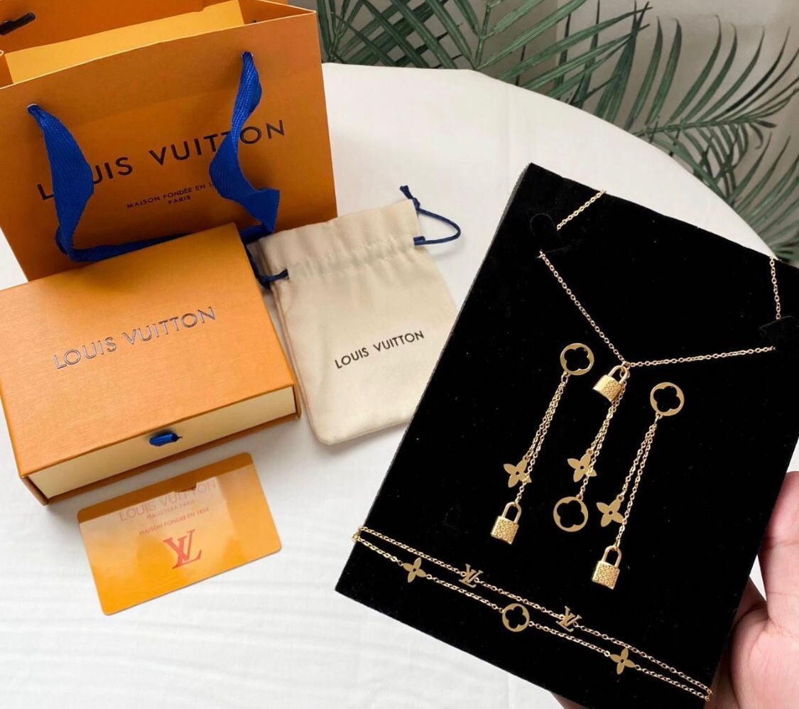 طقم لويس فيتون -  Louis Vuitton