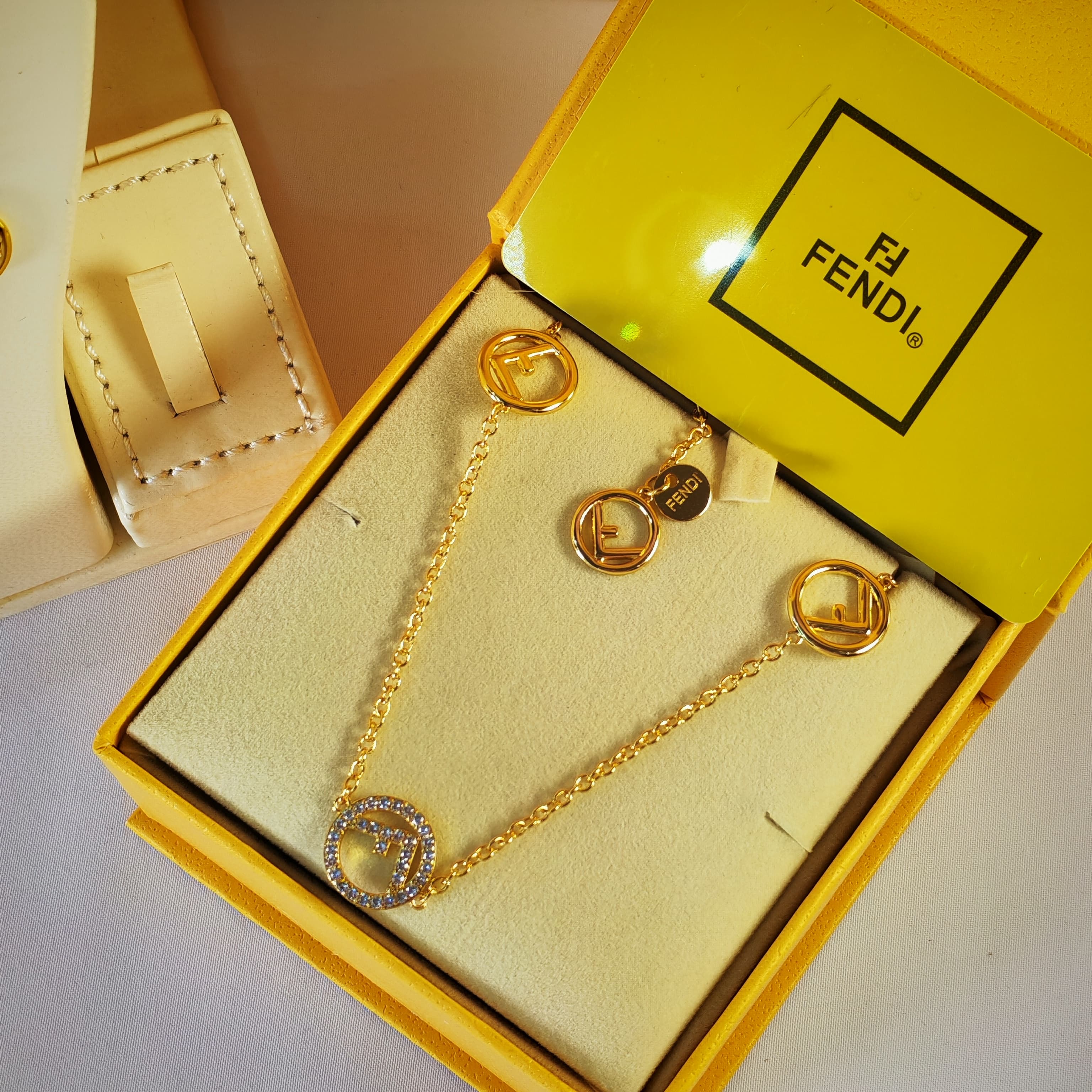 طقم فندي - Fendi