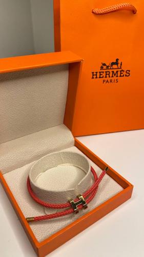 سوار Hermès الأحمر