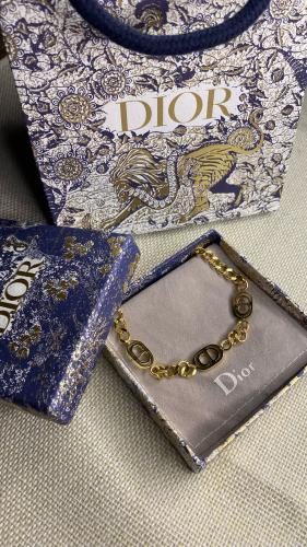 سلسال DIOR ذهبي