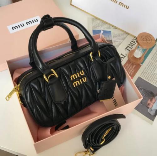 شنطة MIU MIU