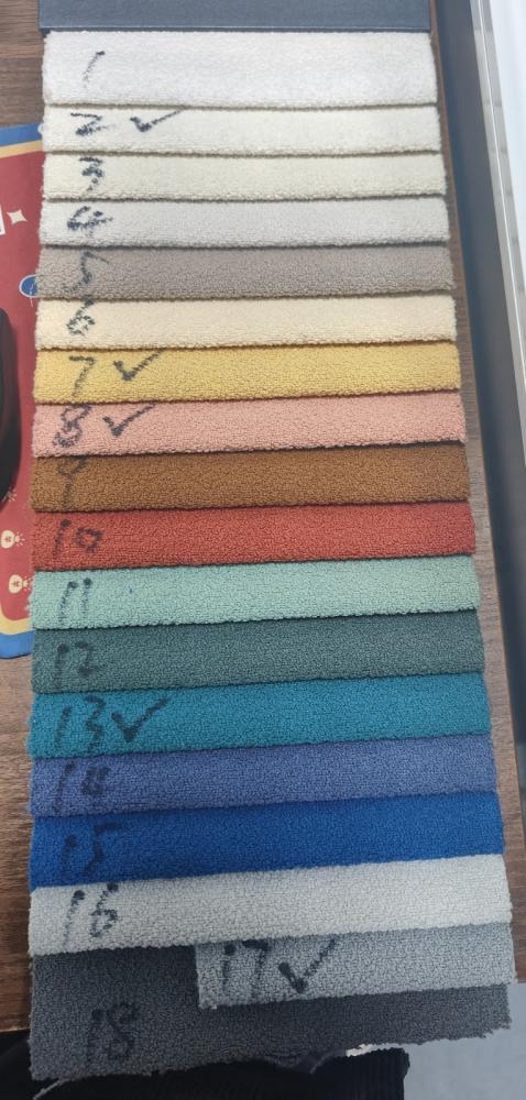 كنبة أرضية مريحة بتصميم مميز وحديث