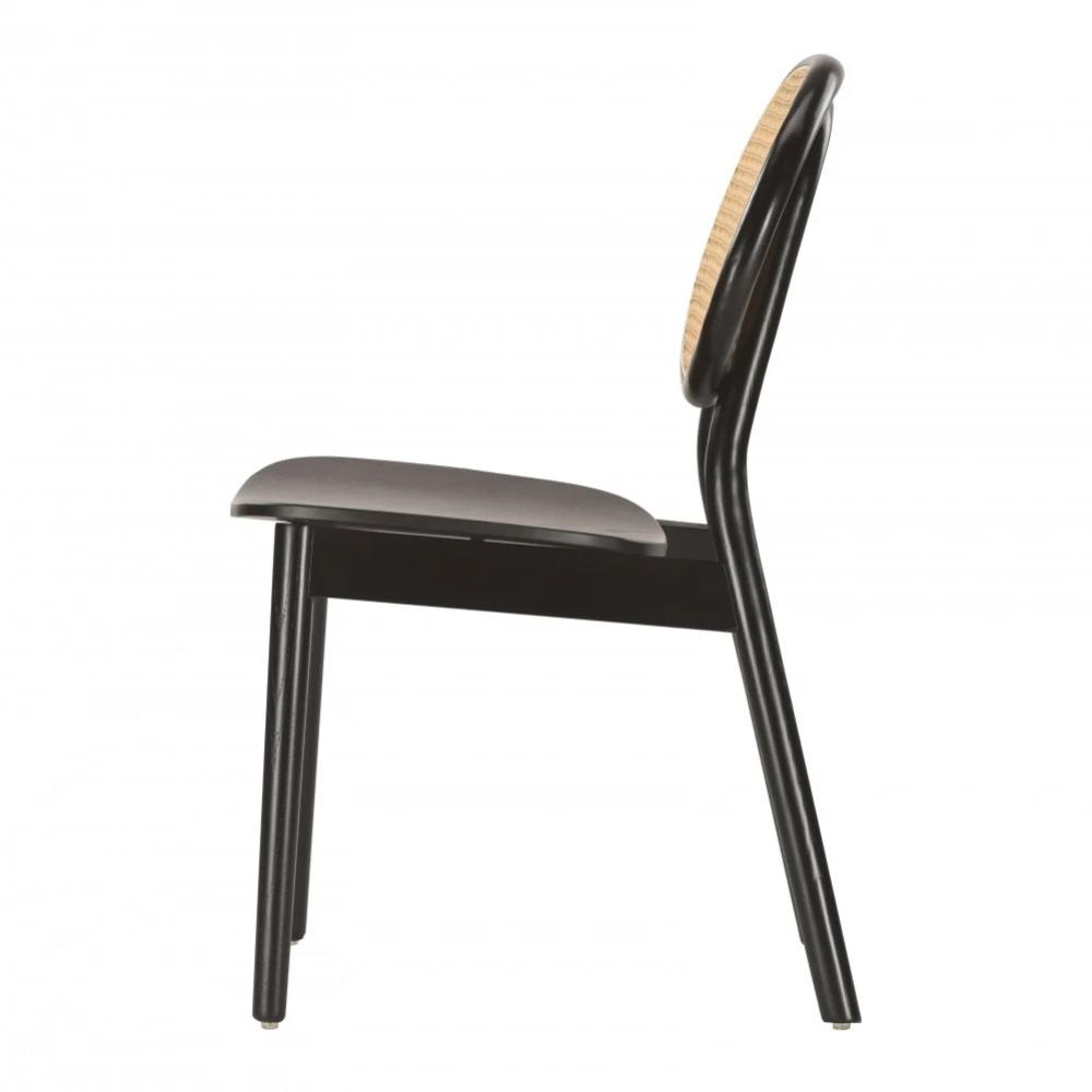 كرسي خشب مع ظهر رتان