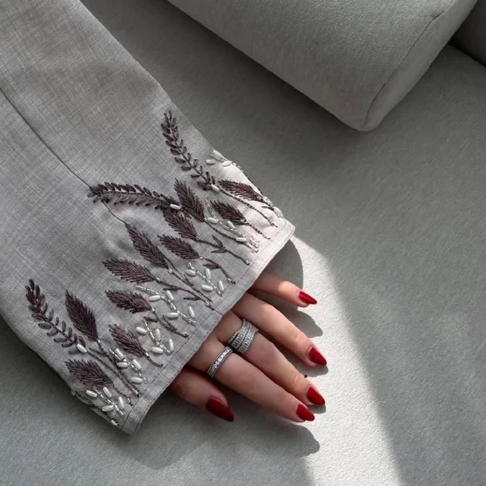 عباية صيفية ملونه بقماش لينن  القصة نص بشت عبايه لف  الاكمام تطريز يدوي مميز