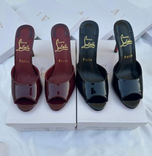 هيلز louboutin لامع
