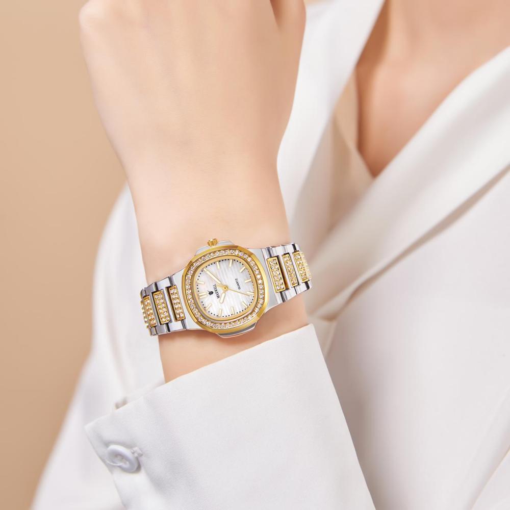 ساعة نسائية أنيقة تناسب إطلالتك المسائية