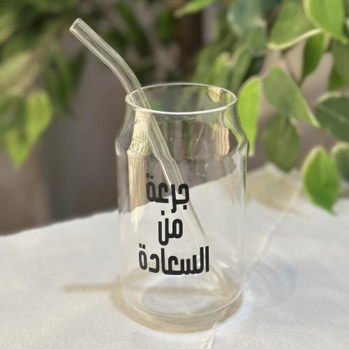 كوب زجاج جرعة من السعادة