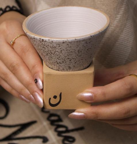 كوب خزفي بقاعدة