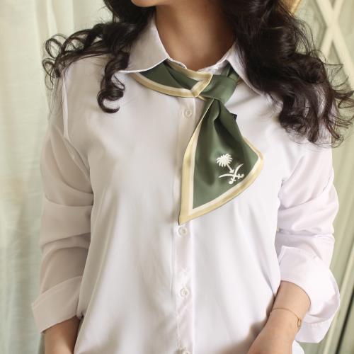 ربطة عنق لليوم الوطني بشعار السيفين و نخلة