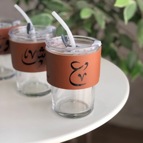 كوب مشروبات بمقبض جلدي