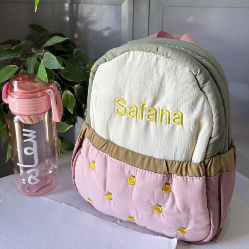 حقيبة روضة مطرزة بالاسم تصميم وردي واصفر