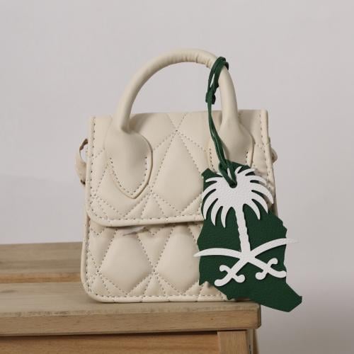 تعليقة جلد اخضر للسيارة او الحقيبة