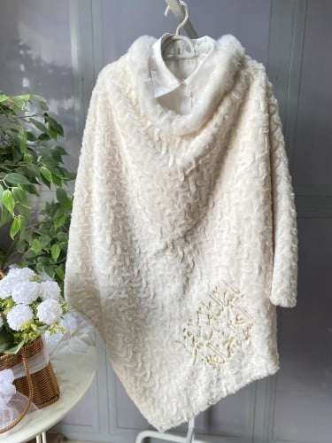 وشاح فرو ناعم كبير مطرز