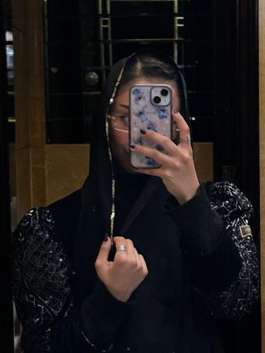عباية مخمل سوداء فخمه للمناسبات كم شك خفيف انيق يل...