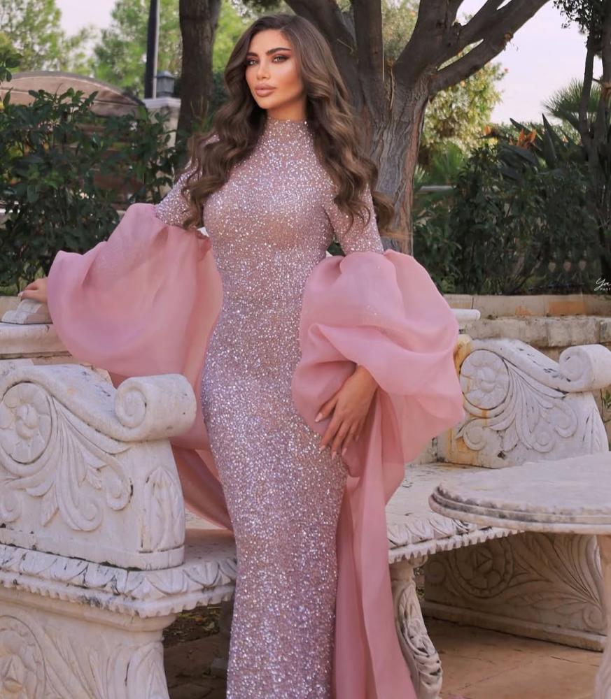 فستان سهرة مميز لون وردي