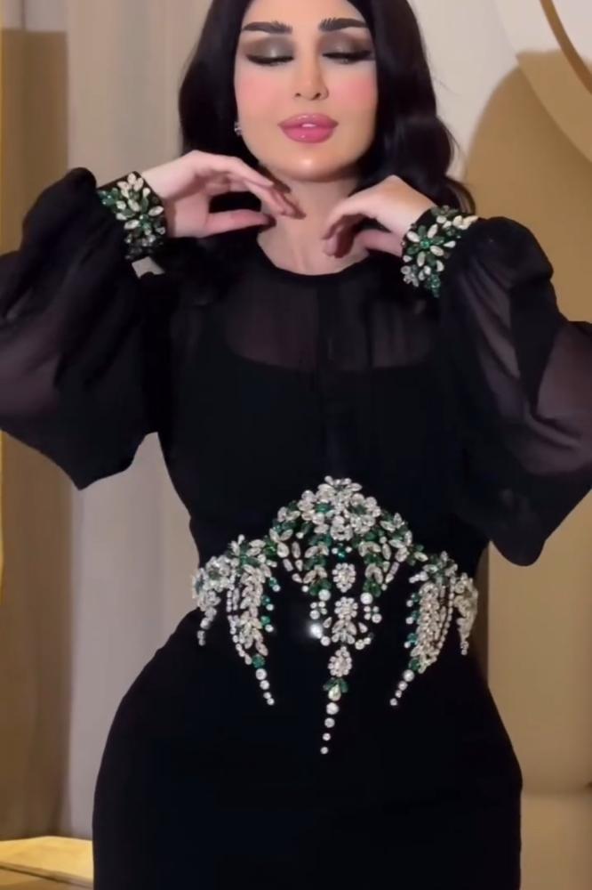 فستان  سهرة خامة مخمل استرتش كوري +جورجيت بتطريز يدوي