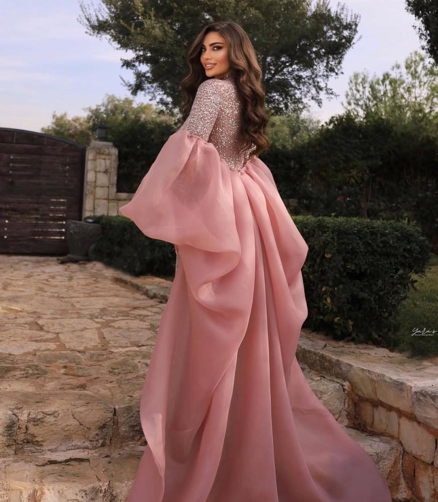 فستان سهرة مميز لون وردي