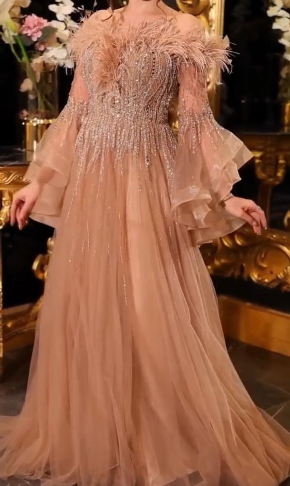 فستان سهرة راقي بتطريز مميز تل تيواني