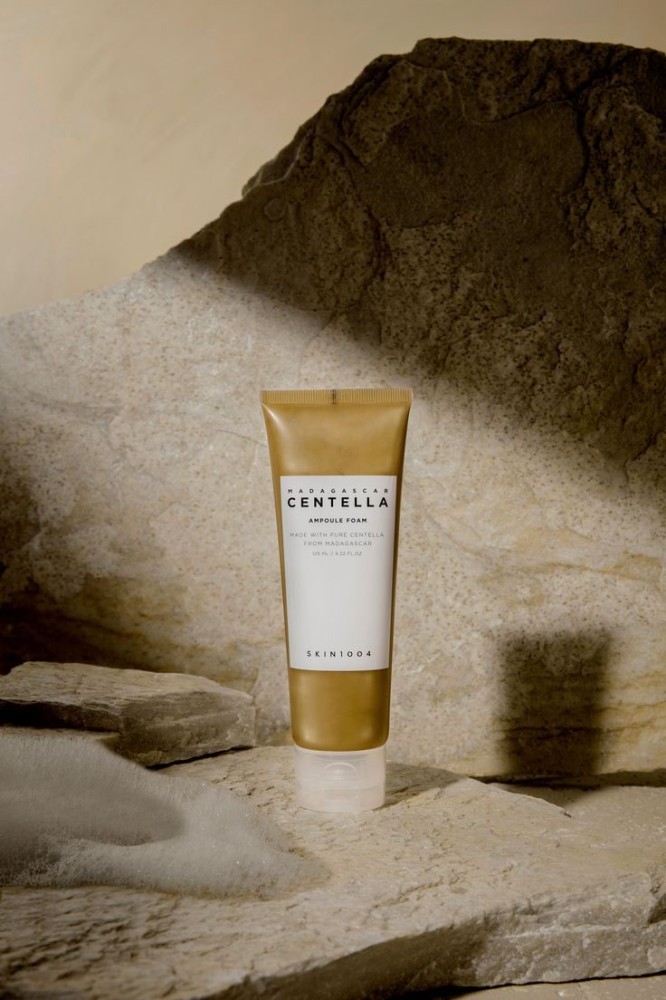 سكن١٠٠٤ skin1004 -غسول لكل أنواع البشرة من مستخلص نبتة السنتيلا. SKIN 1004 - Madagascar Centella Ampoule Foam