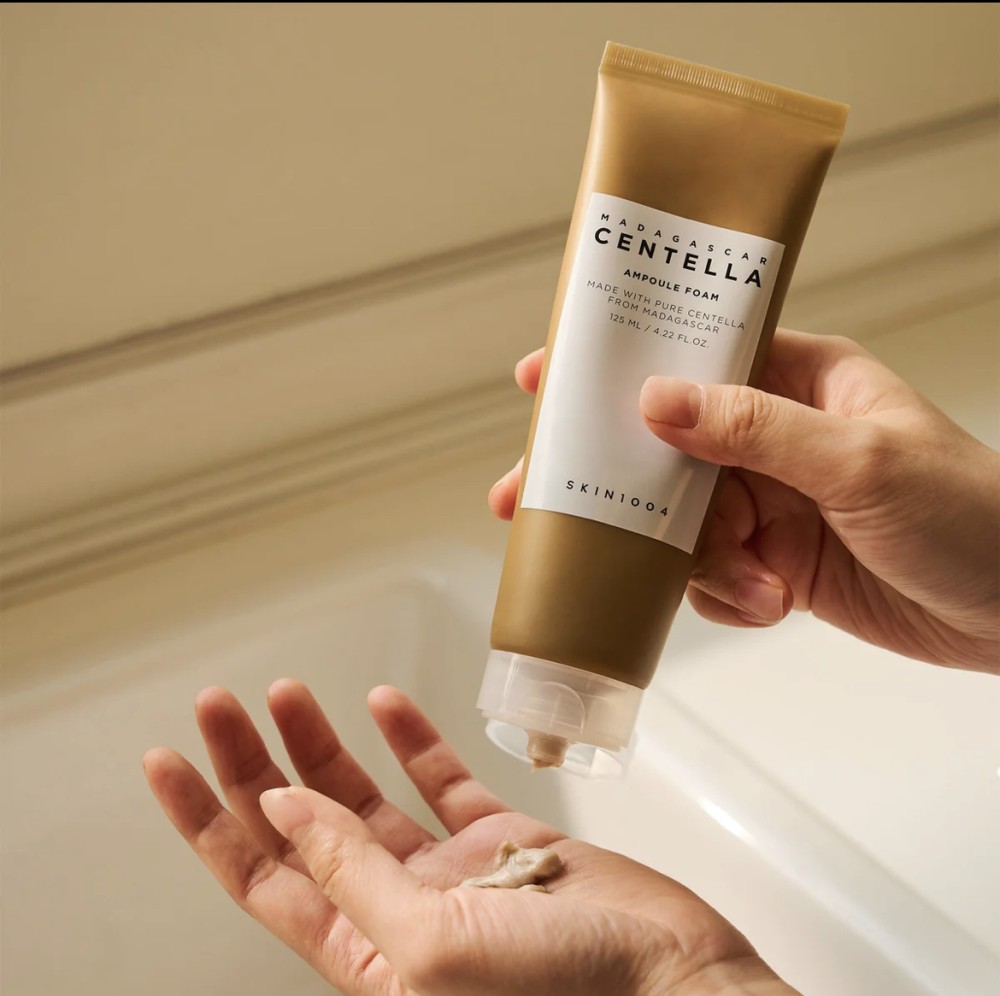 سكن١٠٠٤ skin1004 -غسول لكل أنواع البشرة من مستخلص نبتة السنتيلا. SKIN 1004 - Madagascar Centella Ampoule Foam