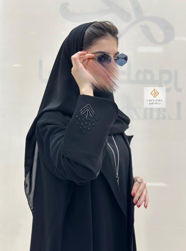 عبايه حور بليزر كلوش بشك يدوي اسود