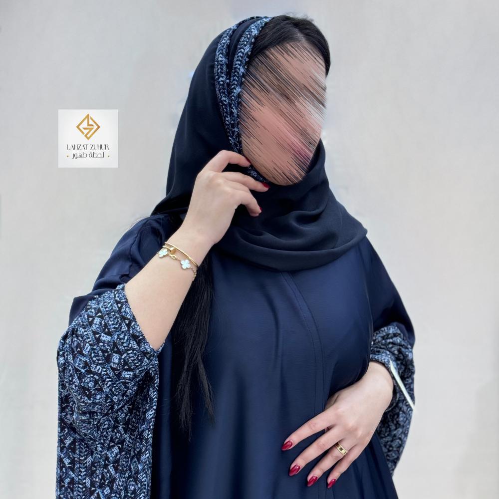 عبايه نص بشت بقماش حرير بتدخيلات لنن هندي مطرز كحلي